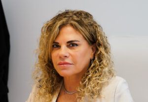 “Tenemos una baja importante en el riesgo país, se está reactivando la economía”