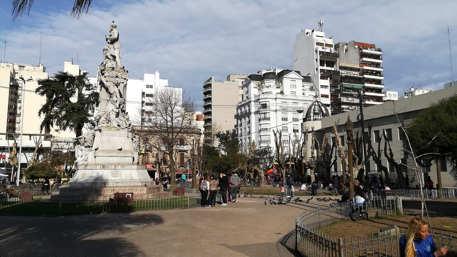 La Plaza Alsina de Avellaneda, frente a la Municipalidad