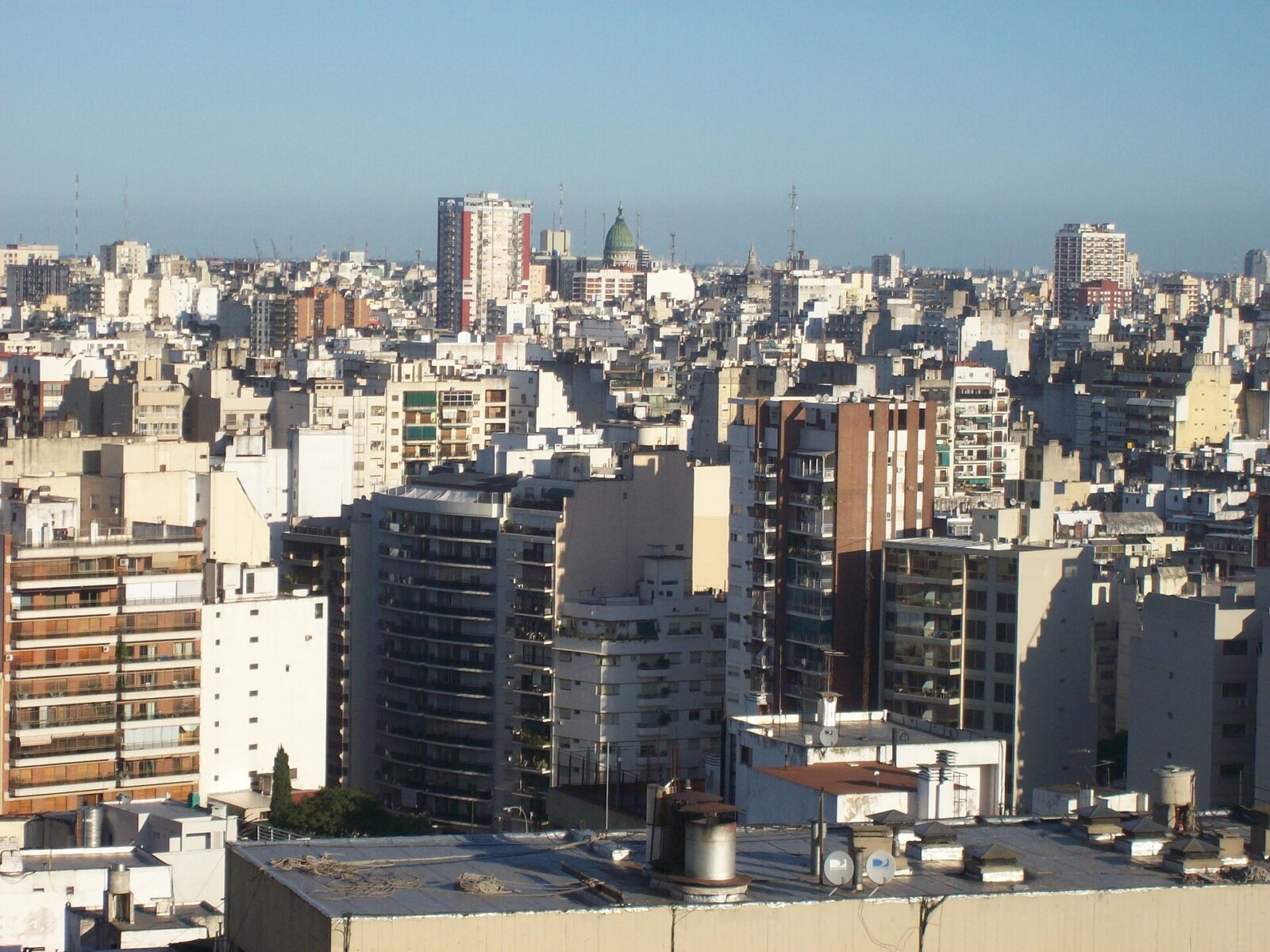 La edificación compacta de Balvanera