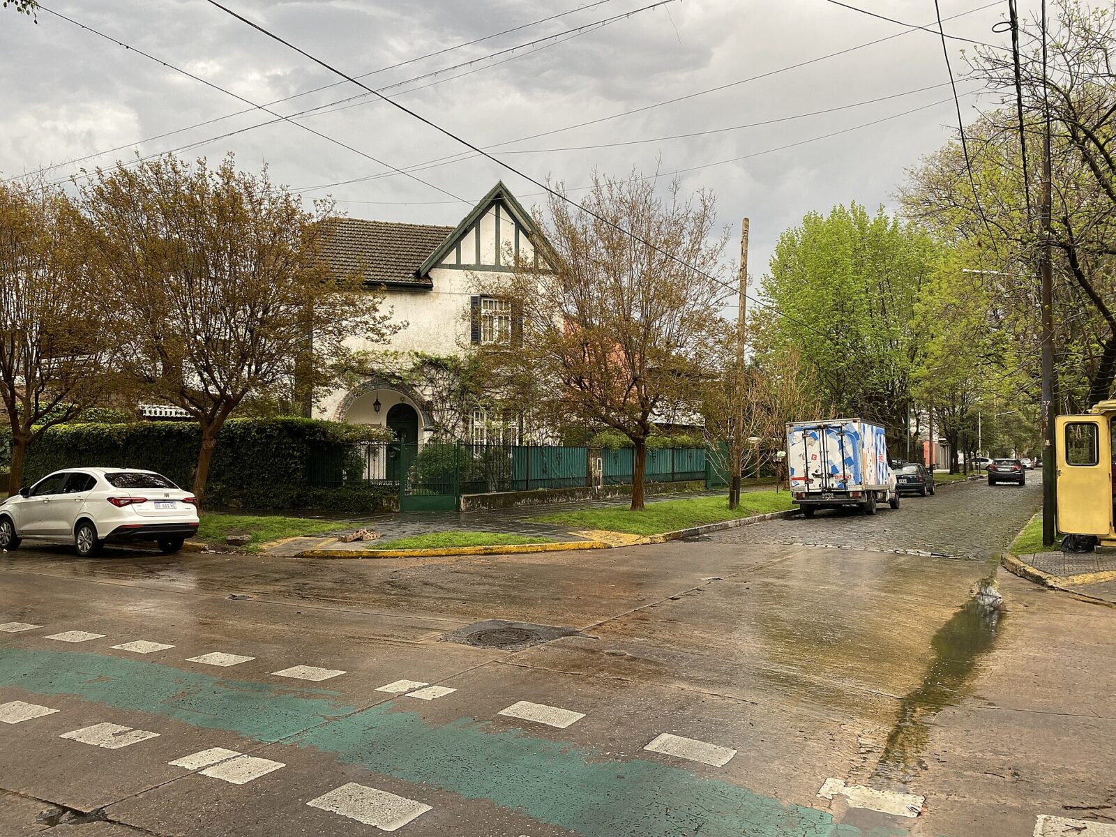 Una calle del centro de Banfield