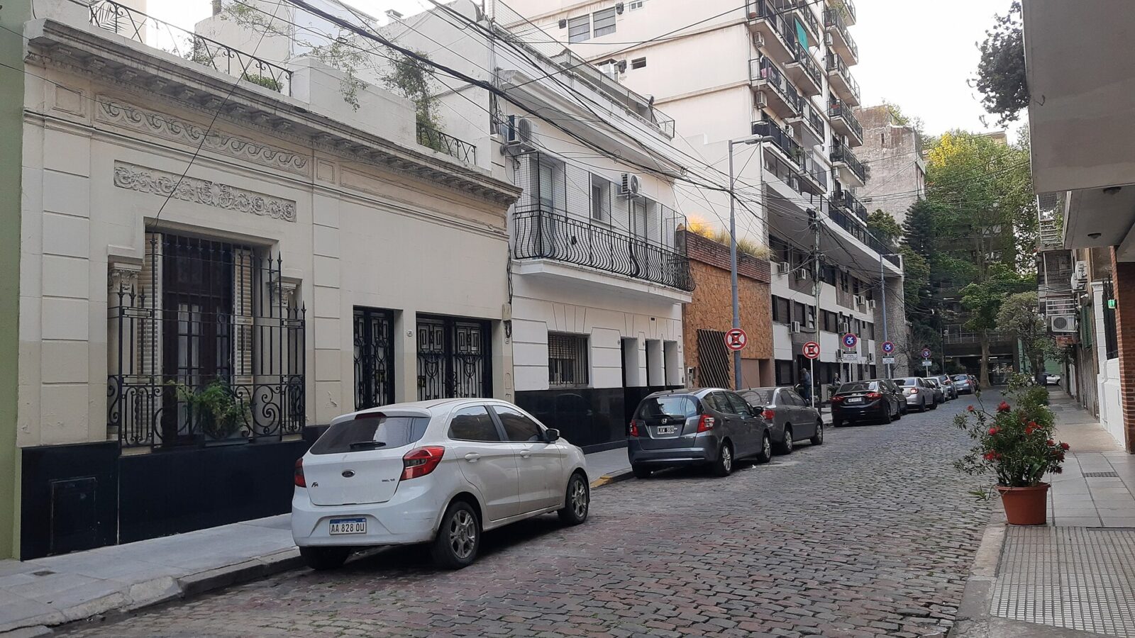 El Pasaje Bertres, una calle arbolada de Caballito