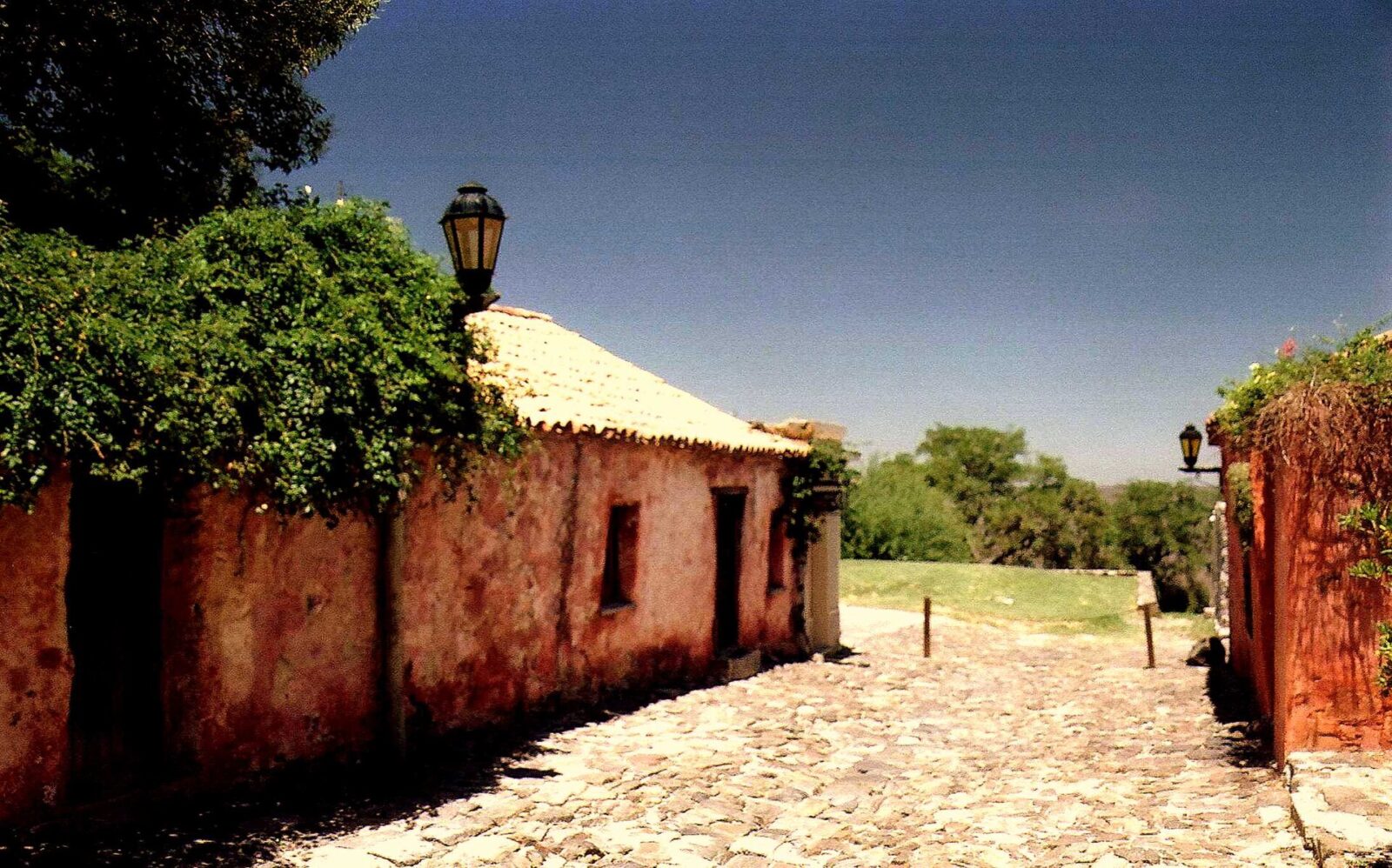 La Calle de los Suspiros, en el casco histórico de Colonia del Sacramento
