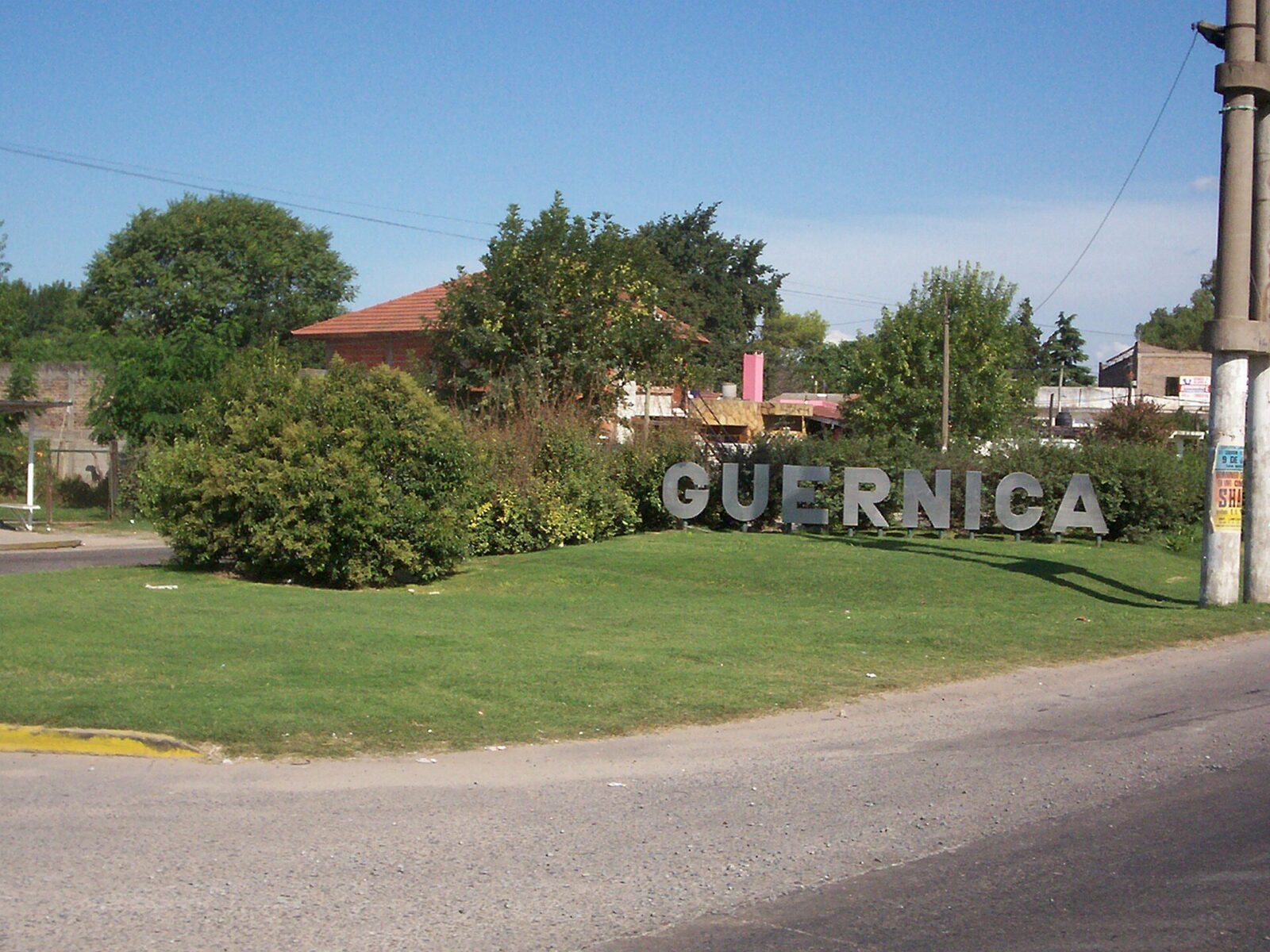 El acceso a Guernica por la Ruta Nacional 210