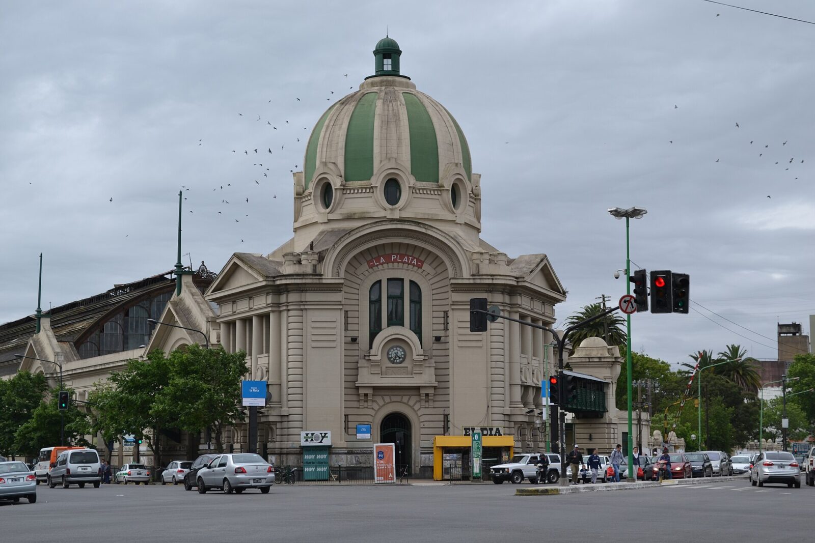 La estación de trenes de La Plata, en 1 y 44