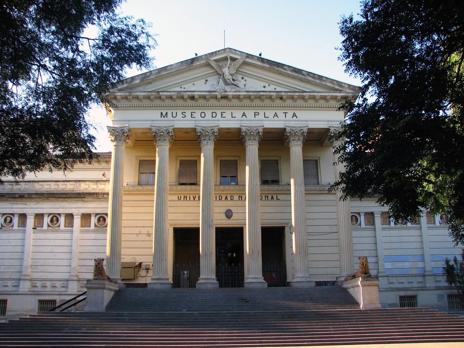 El Museo de Ciencias Naturales de La Plata, en el Paseo del Bosque