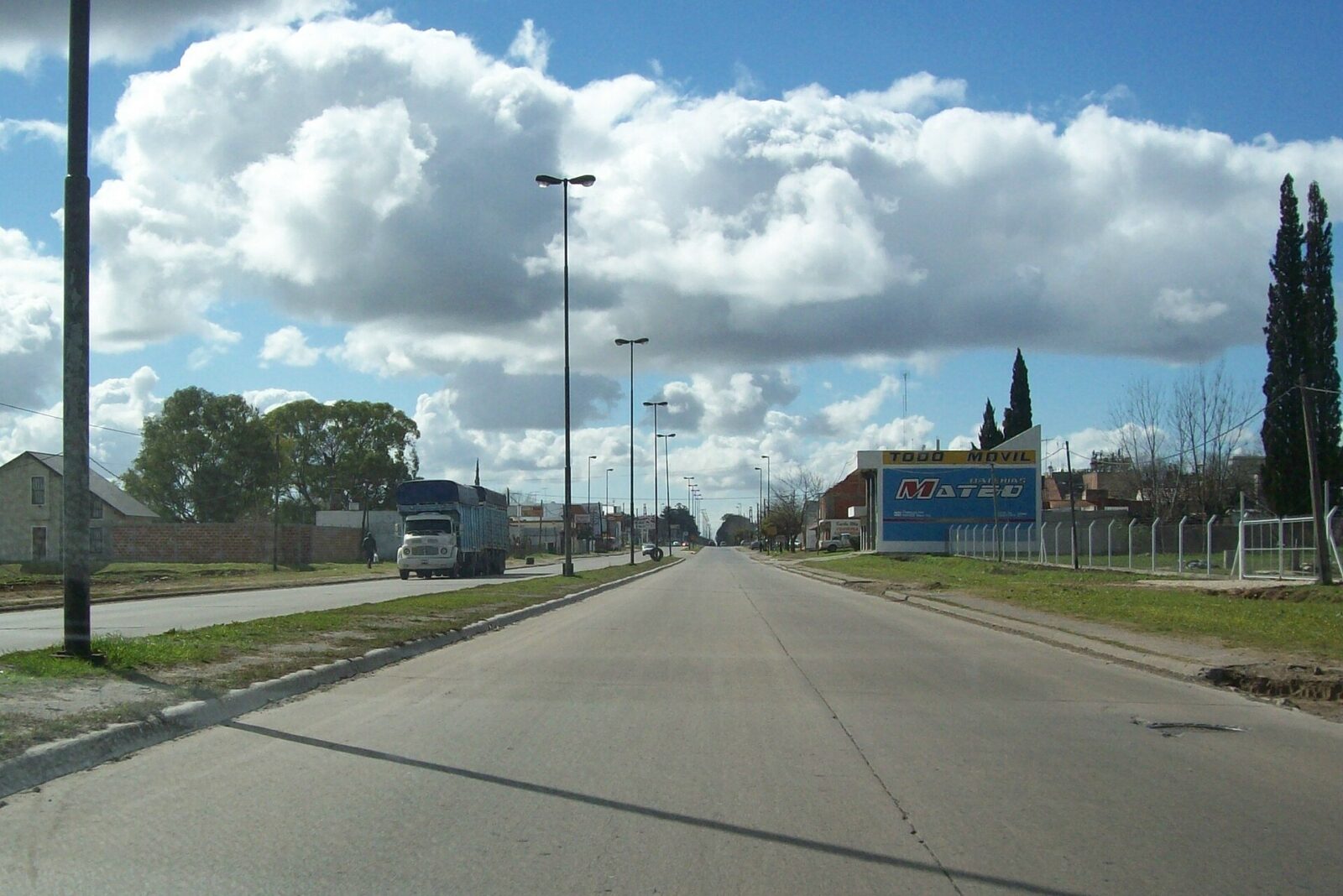 La Ruta Provincial 215 a su paso por Lisandro Olmos