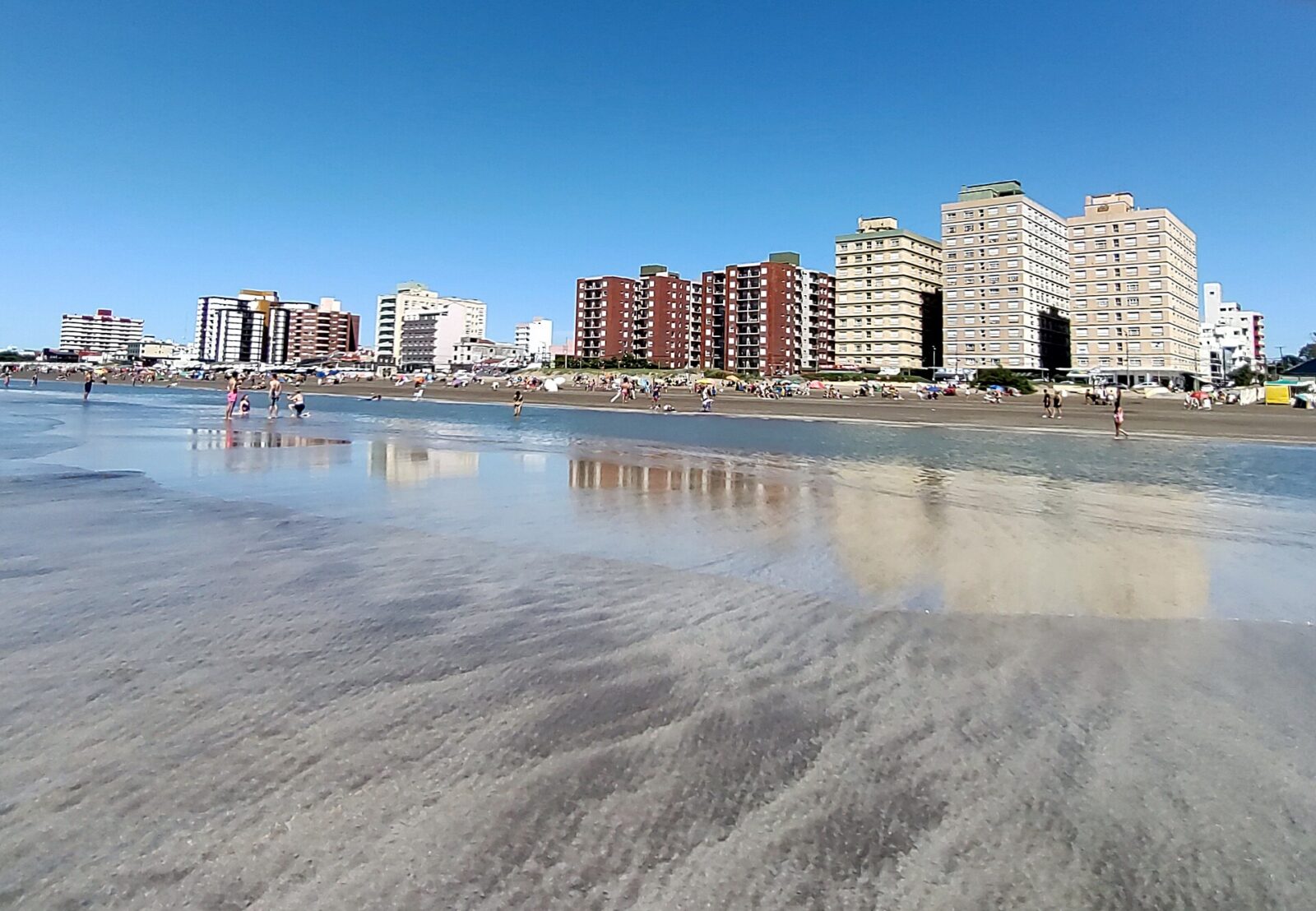 La costa de Mar de Ajó y sus edificios