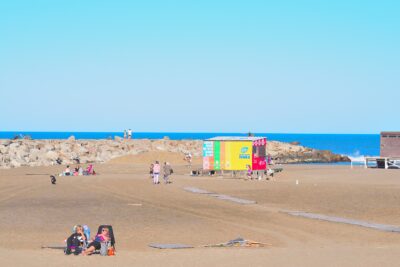 La Playa Varese de Mar del Plata, con la bahía y los edificios de la costa