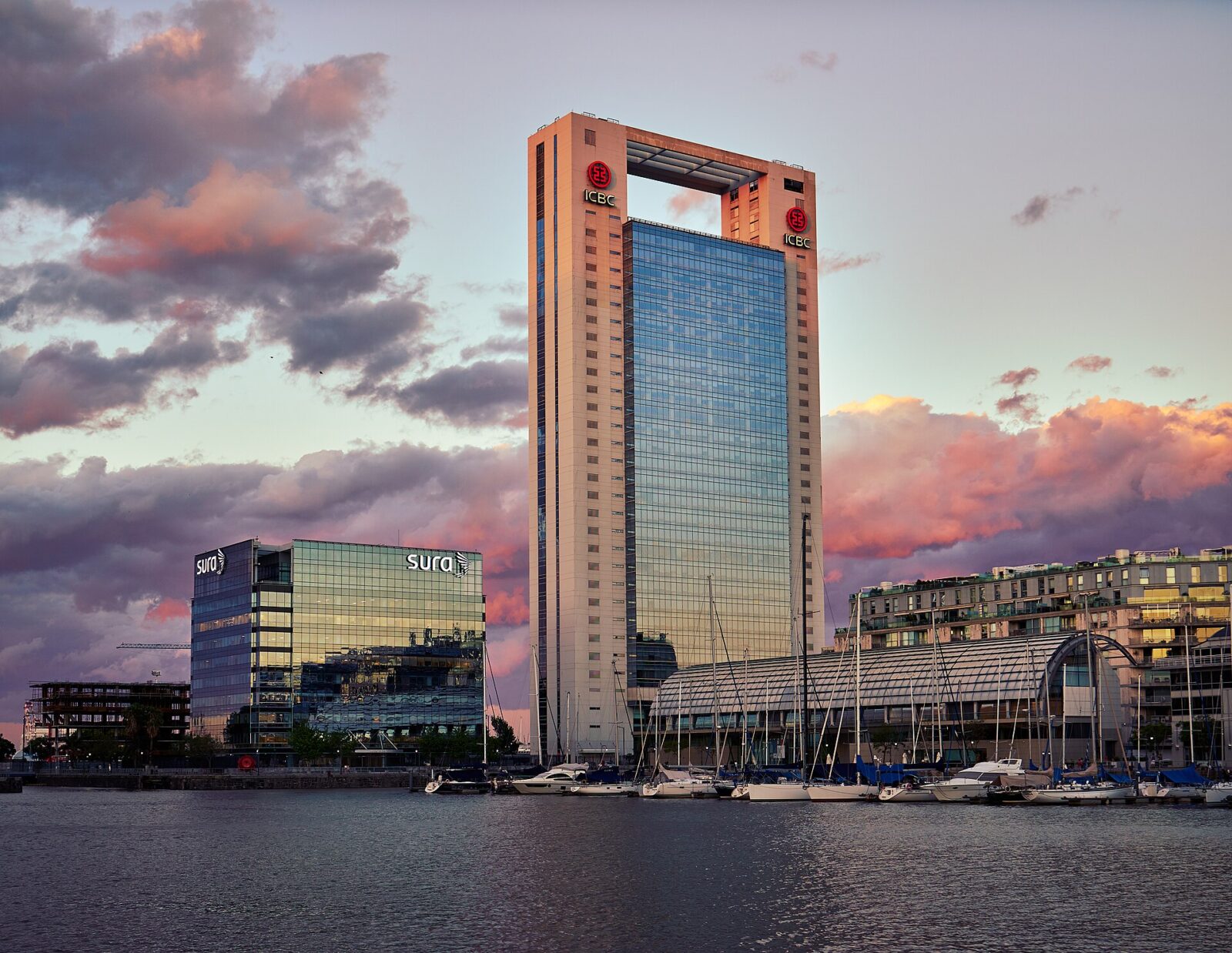 Los diques de Puerto Madero y sus torres