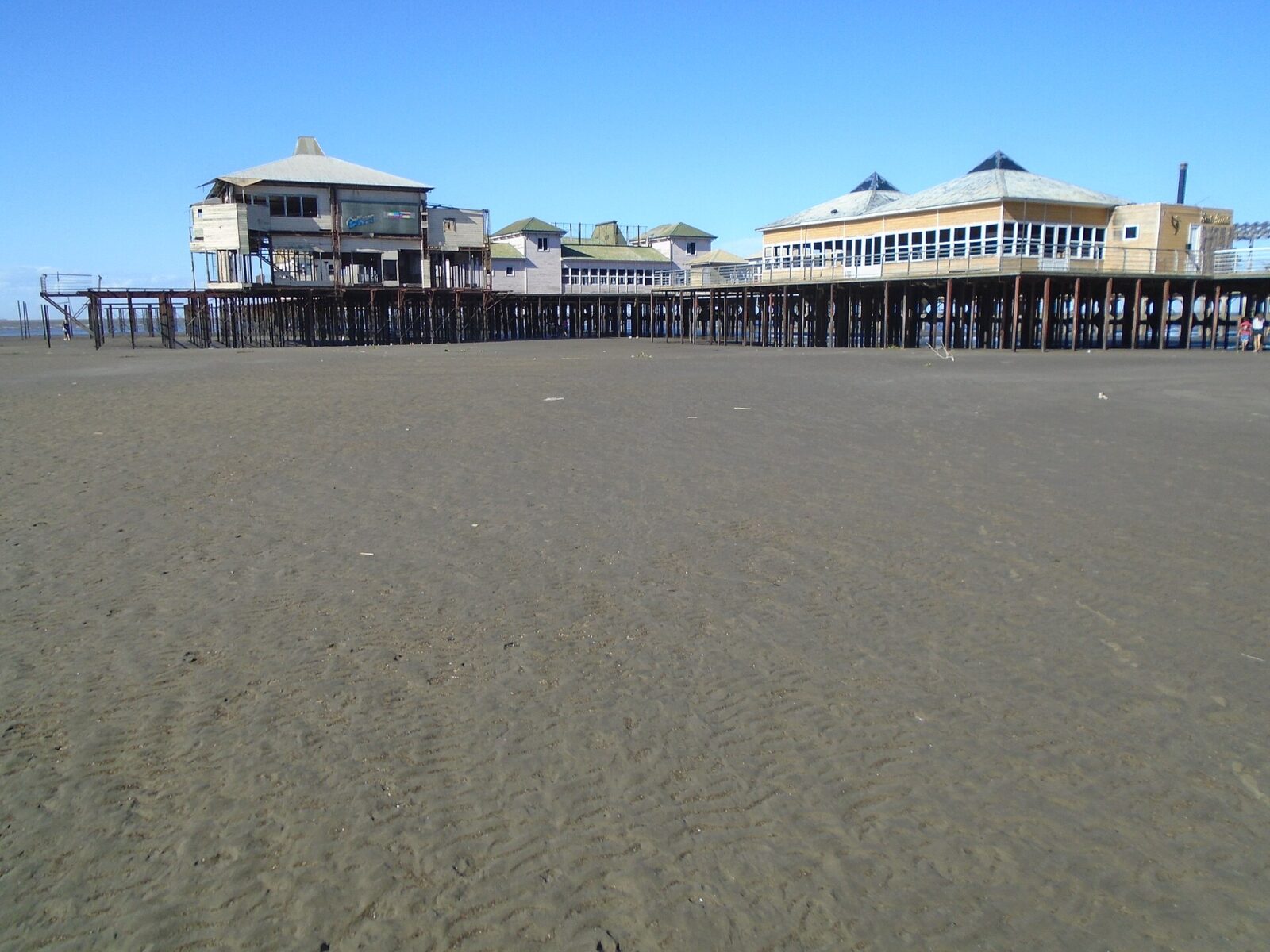 El espigón de pesca del Pejerrey Club, en la ribera de Quilmes