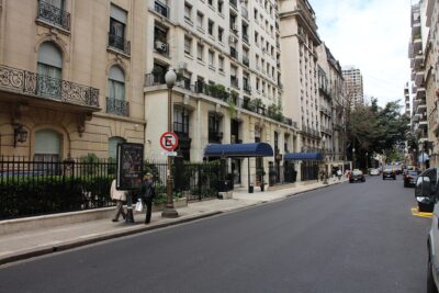 La Avenida Alvear de Recoleta y sus palacios de estilo francés
