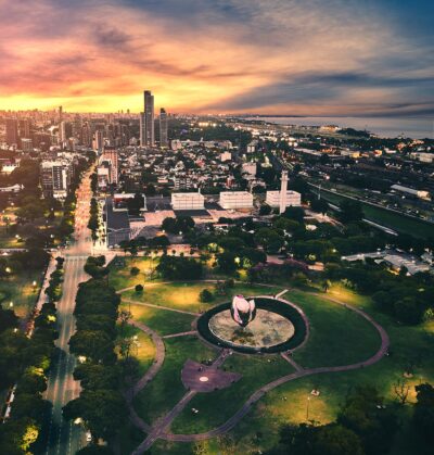 La Floralis Genérica de Recoleta, la flor de acero de la Plaza de las Naciones Unidas
