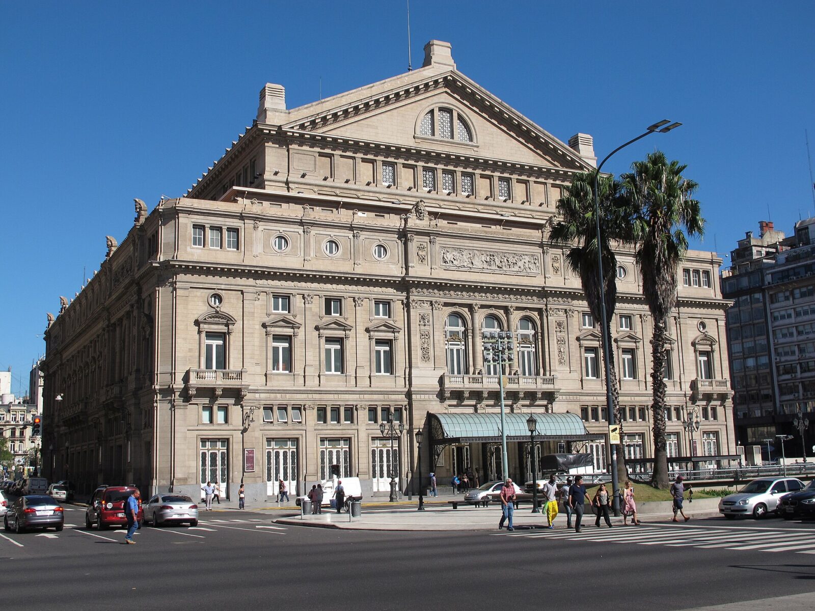 El Teatro Colón, en el barrio de San Nicolás
