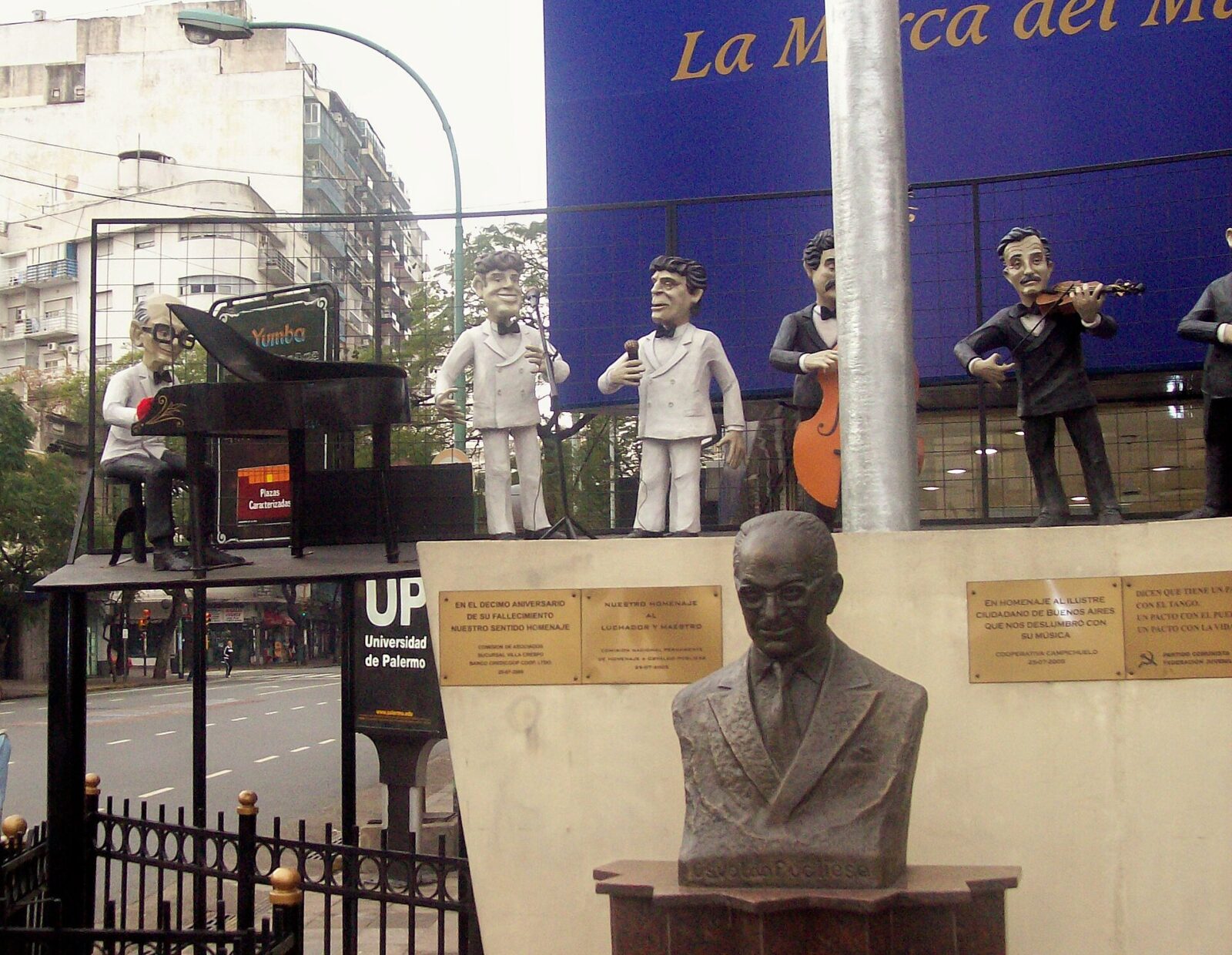 La plazoleta Osvaldo Pugliese, en Villa Crespo